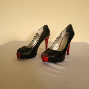 Black and red peep toe pumps - GUESS